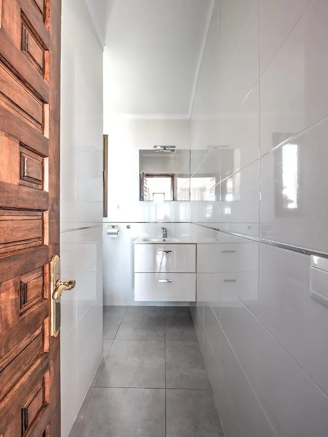 Beautiful Townhouse With Two Terraces In Nerja Villa İspanya