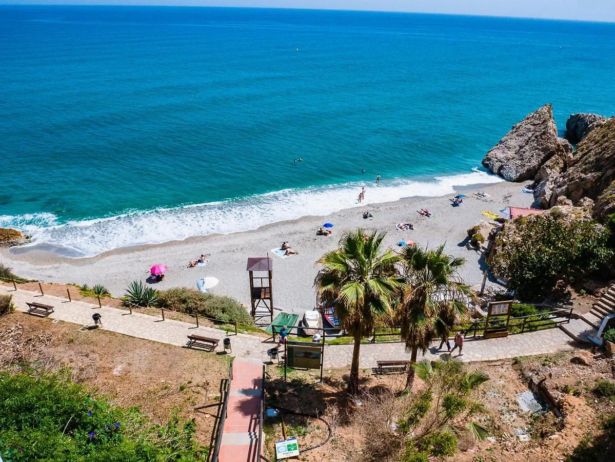 Beautiful Townhouse With Two Terraces In Nerja Villa İspanya