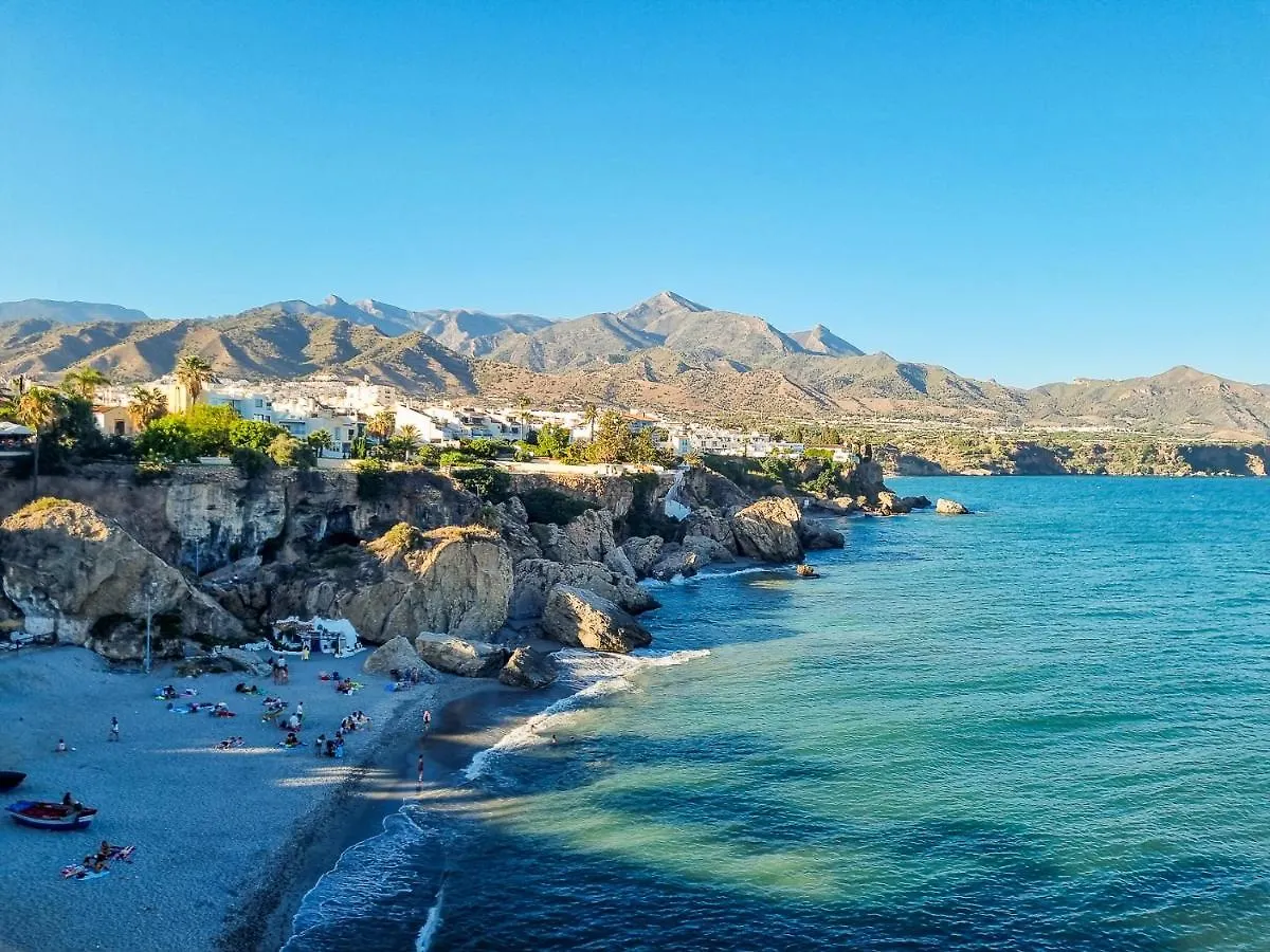 Beautiful Townhouse With Two Terraces In Nerja Villa İspanya