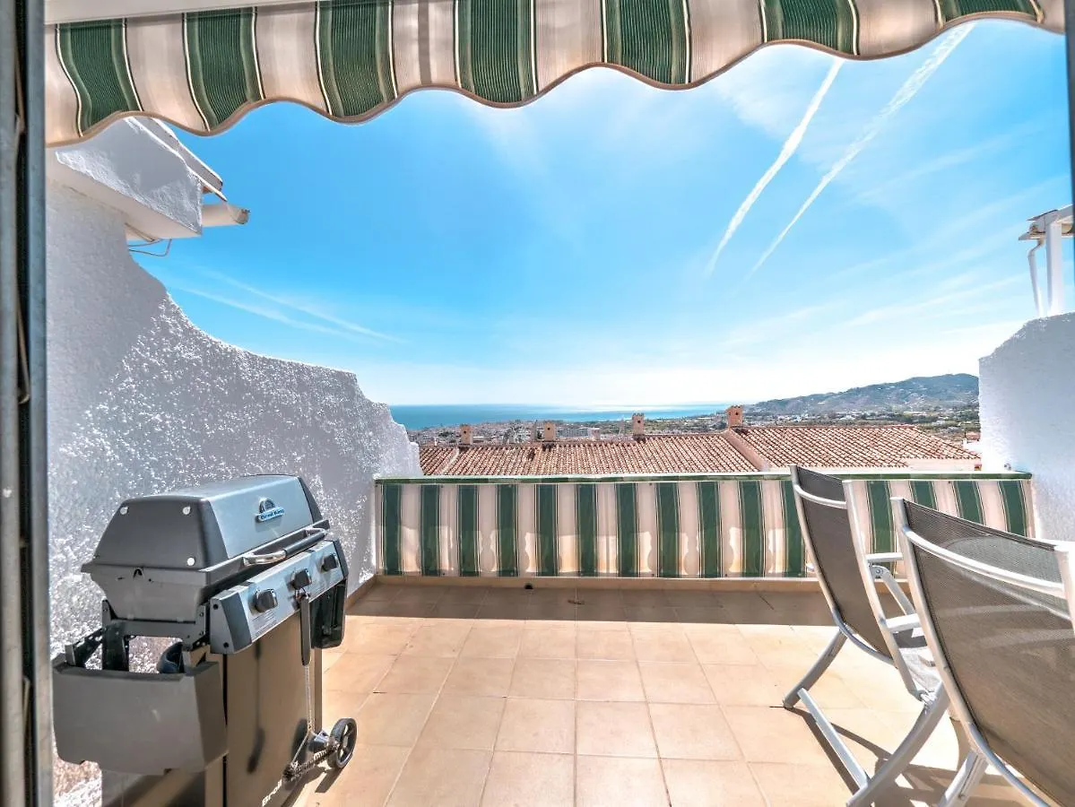 Beautiful Townhouse With Two Terraces In Nerja Villa İspanya