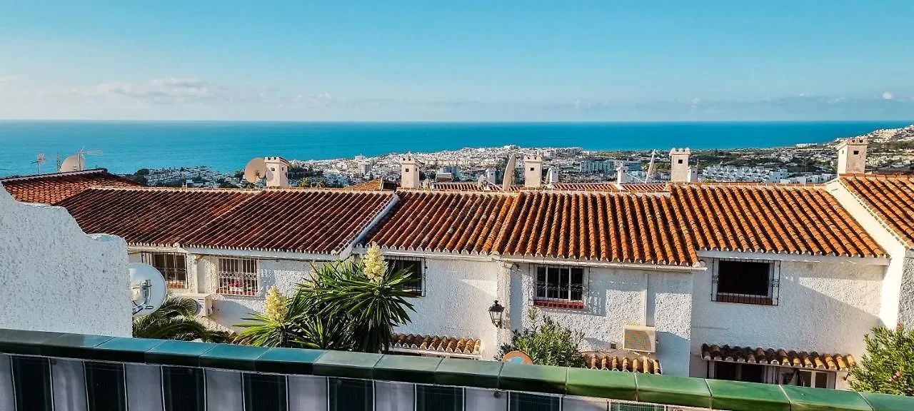 Beautiful Townhouse With Two Terraces In Nerja Villa İspanya